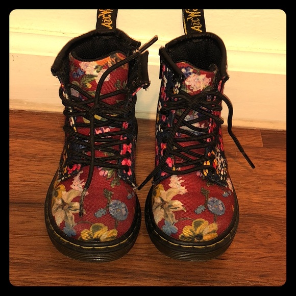Kids Dr Martens - Picture 1 of 4